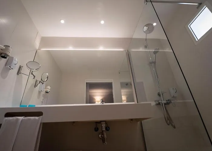 R2 Buganvilla & Hotel