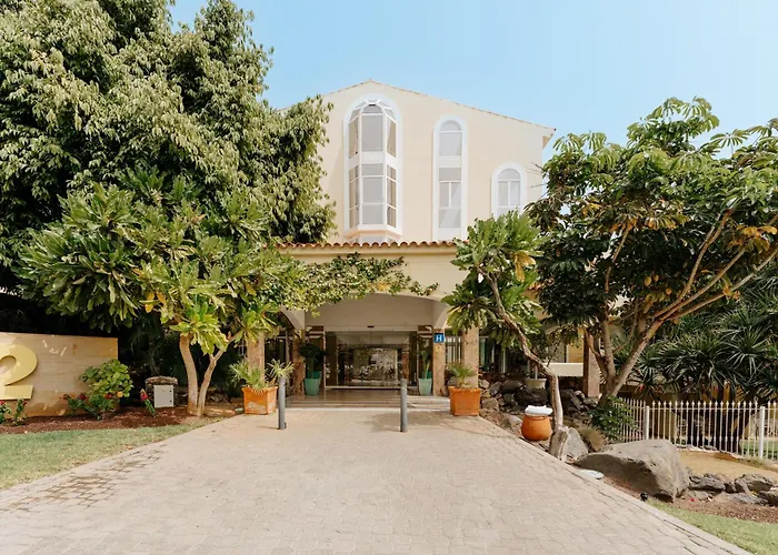 R2 Buganvilla & Hotel